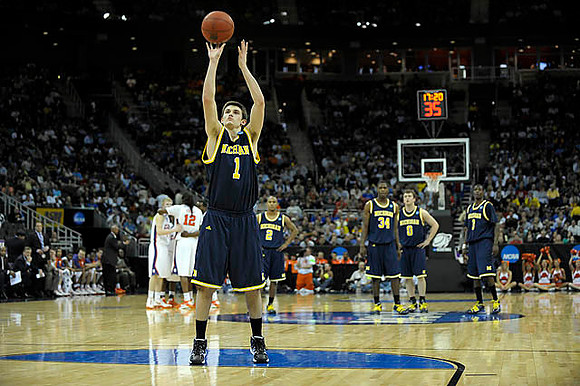 Stu Douglass (1), C.J. Lee (2), DeShawn Sims (34), Zack Novak (0), and Manny Harris (3)