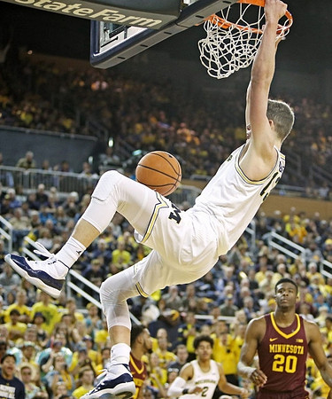 Moritz Wagner (13) and Jordan Poole (2)