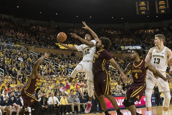 Muhammad-Ali Abdur-Rahkman (12) and Moritz Wagner (13)