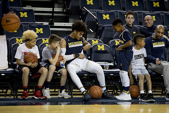Jordan Poole (2) and Saddi Washington