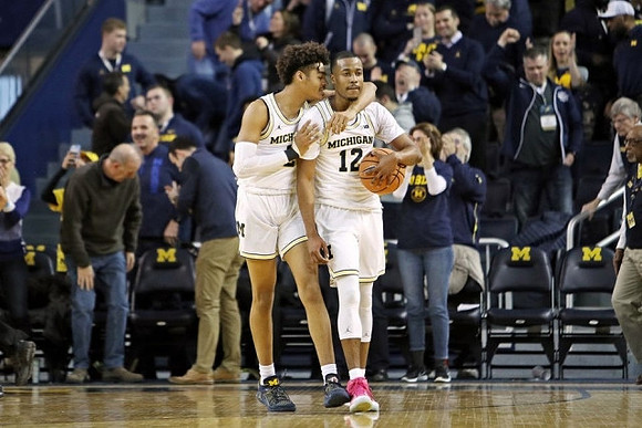Jordan Poole (2) and Muhammad-Ali Abdur-Rahkman (12)