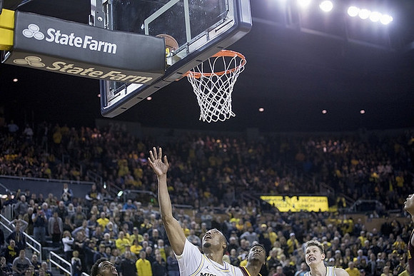 Muhammad-Ali Abdur-Rahkman (12) and Moritz Wagner (13)