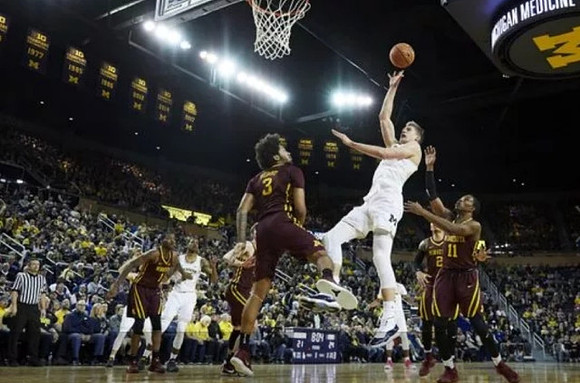 Moritz Wagner (13) and Charles Matthews (1)