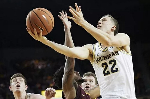 Jon Teske (15) and Duncan Robinson (22)