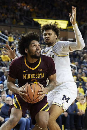 Isaiah Livers (4)