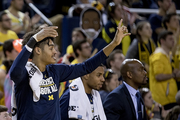 Jordan Poole (2), Jaaron Simmons (5), and Deandre Haynes
