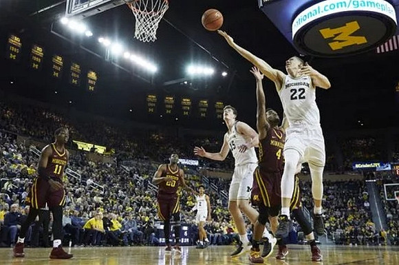 Charles Matthews (1), Jon Teske (15), and Duncan Robinson (22)