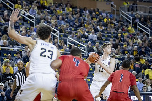 Brandon Johns Jr. (23) and Colin Castleton (11)