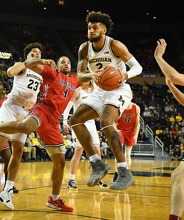 Brandon Johns Jr. (23) and Isaiah Livers (2)