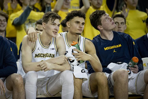 Colin Castleton (11), Adrien Nunez (5), and Jon Teske (15)