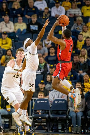 Jon Teske (15) and Zavier Simpson (3)