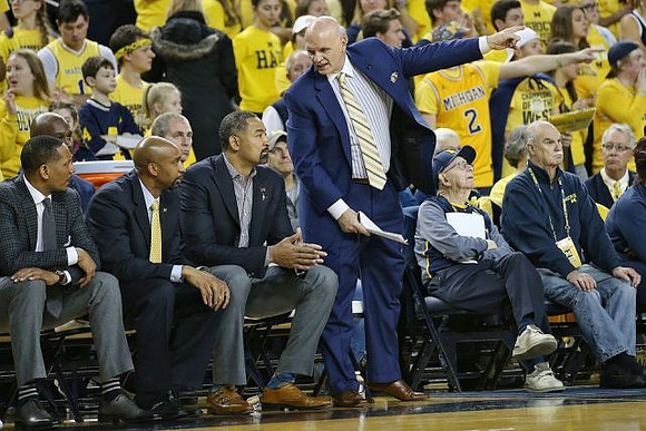 Howard Eisley, Saddi Washington, Juwan Howard, and Phil Martelli