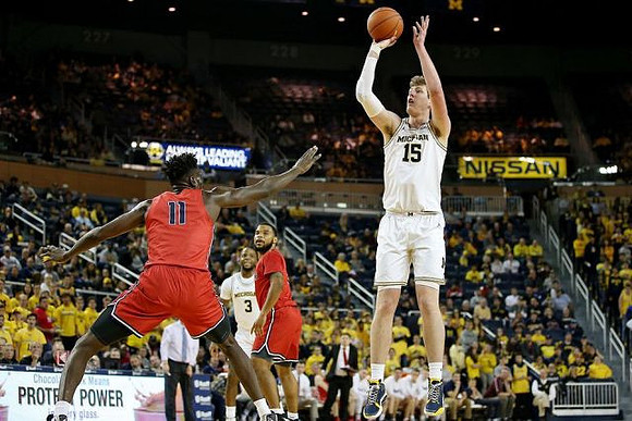 Zavier Simpson (3) and Jon Teske (15)