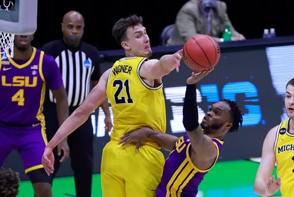 Franz Wagner (21) and Hunter Dickinson (1)