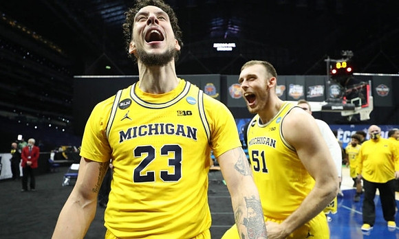 Brandon Johns Jr. (23) and Austin Davis (51)
