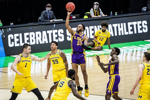 Hunter Dickinson (1), Eli Brooks (55), Chaundee Brown Jr. (15), Franz Wagner (21), and Mike Smith (12)