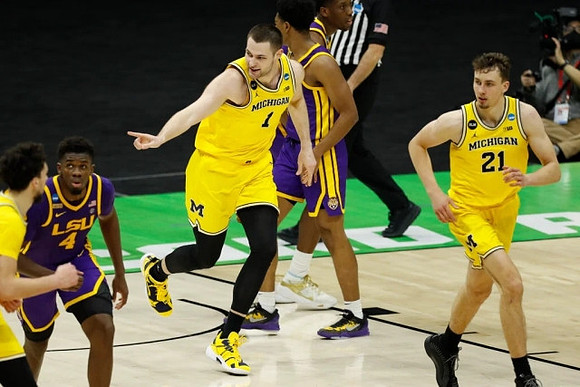 Brandon Johns Jr. (23), Hunter Dickinson (1), and Franz Wagner (21)