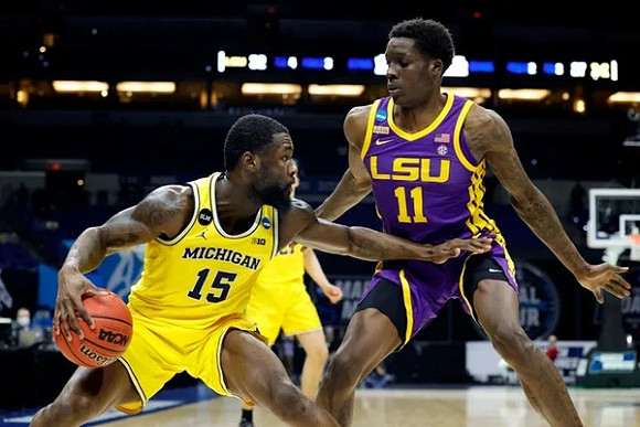 Chaundee Brown Jr. (15) and Franz Wagner (21)