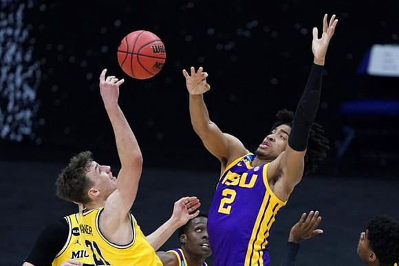 Franz Wagner (21) and Austin Davis (51)