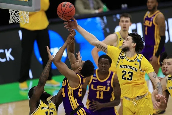 Chaundee Brown Jr. (15), Brandon Johns Jr. (23), Franz Wagner (21), and Hunter Dickinson (1)