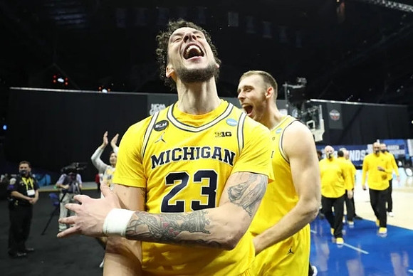Brandon Johns Jr. (23) and Austin Davis (51)