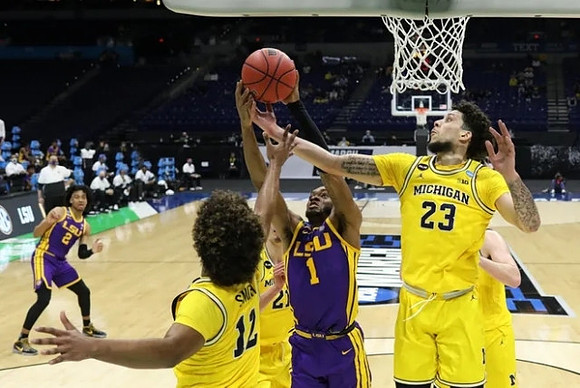 Mike Smith (12), Franz Wagner (21), and Brandon Johns Jr. (23)