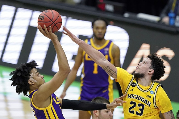 Brandon Johns Jr. (23) and Austin Davis (51)