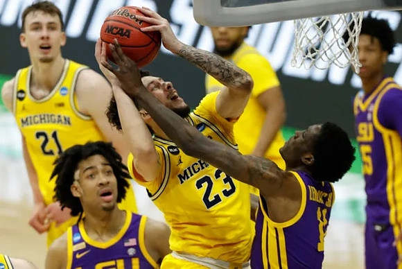 Franz Wagner (21), Brandon Johns Jr. (23), and Mike Smith (12)
