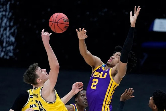 Franz Wagner (21) and Austin Davis (51)