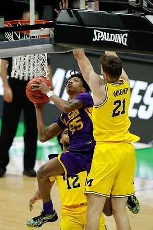 Mike Smith (12) and Franz Wagner (21)
