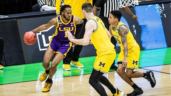 Hunter Dickinson (1) and Eli Brooks (55)