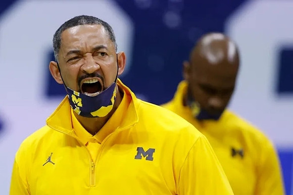 Juwan Howard and Chris Hunter