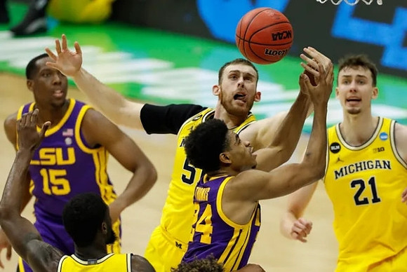 Chaundee Brown Jr. (15), Austin Davis (51), and Franz Wagner (21)