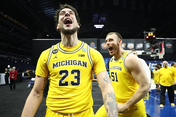 Brandon Johns Jr. (23) and Austin Davis (51)