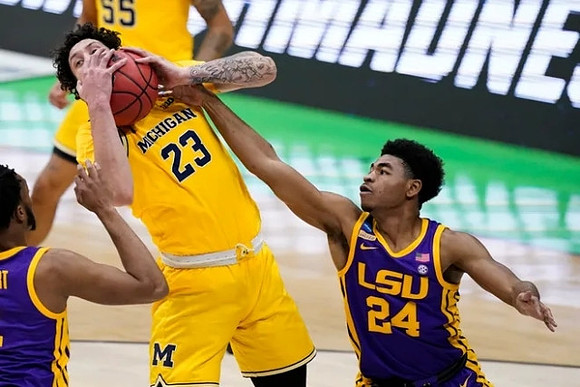 Brandon Johns Jr. (23) and Eli Brooks (55)