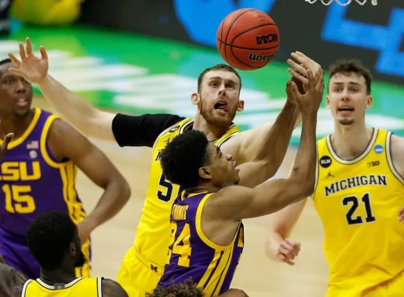 Austin Davis (51) and Franz Wagner (21)