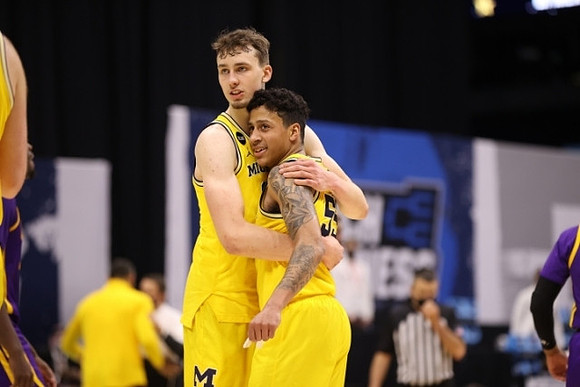 Franz Wagner (21) and Eli Brooks (55)