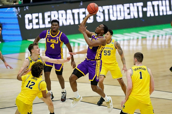 Mike Smith (12), Franz Wagner (21), Eli Brooks (55), Hunter Dickinson (1), and Brandon Johns Jr. (23)