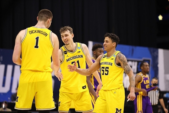 Hunter Dickinson (1), Franz Wagner (21), and Eli Brooks (55)