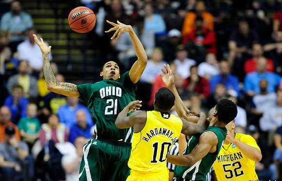 Tim Hardaway Jr. (10) and Jordan Morgan (52)