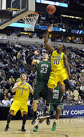 Stu Douglass (1) and Tim Hardaway Jr. (10)
