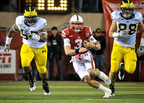 Ondre Pipkins (56) and Craig Roh (88)