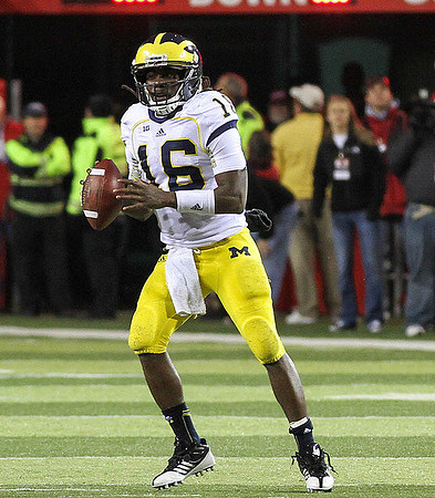 Denard Robinson (16)