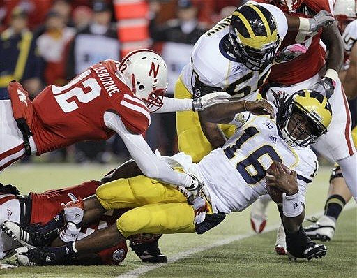 Denard Robinson (16) and Ricky Barnum (52)
