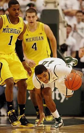 Glenn Robinson III (1) and Mitch McGary (4)