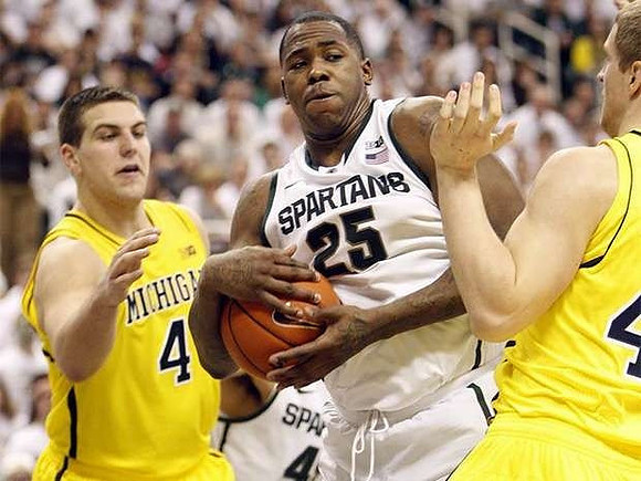 Mitch McGary (4) and Max Bielfeldt (44)