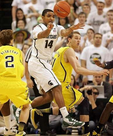 Spike Albrecht (2) and Nik Stauskas (11)