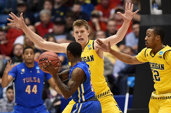 Moritz Wagner (13) and Muhammad-Ali Abdur-Rahkman (12)