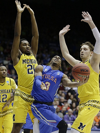 Muhammad-Ali Abdur-Rahkman (12), Zak Irvin (21), and Mark Donnal (34)