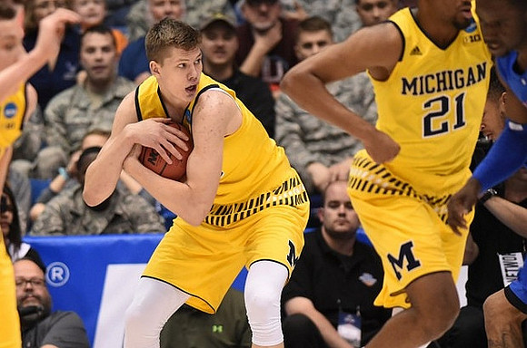 Moritz Wagner (13) and Zak Irvin (21)